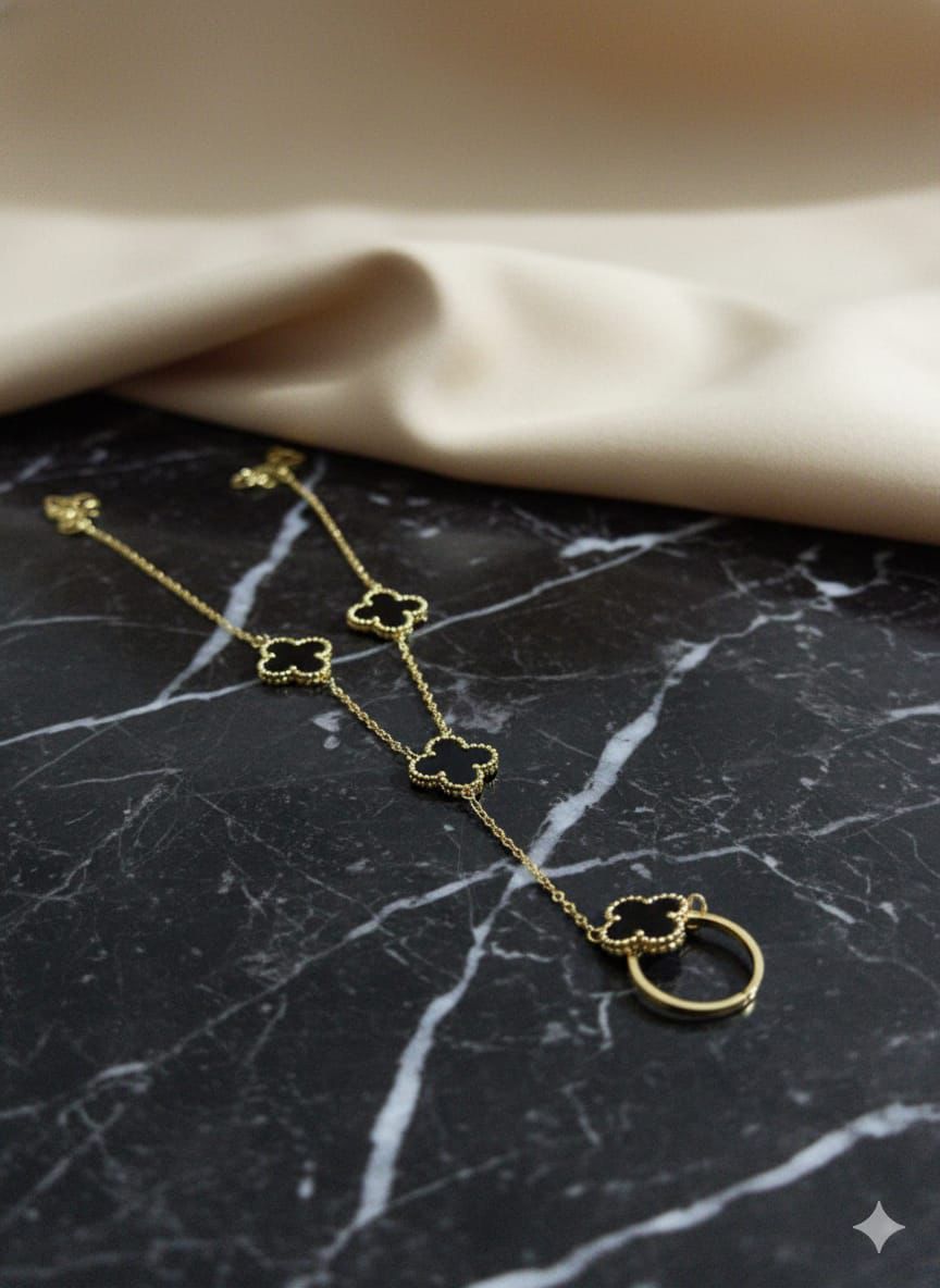 Clover hand chain Anja